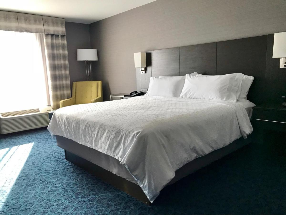 Holiday Inn Express Sidney By Ihg Exteriör bild