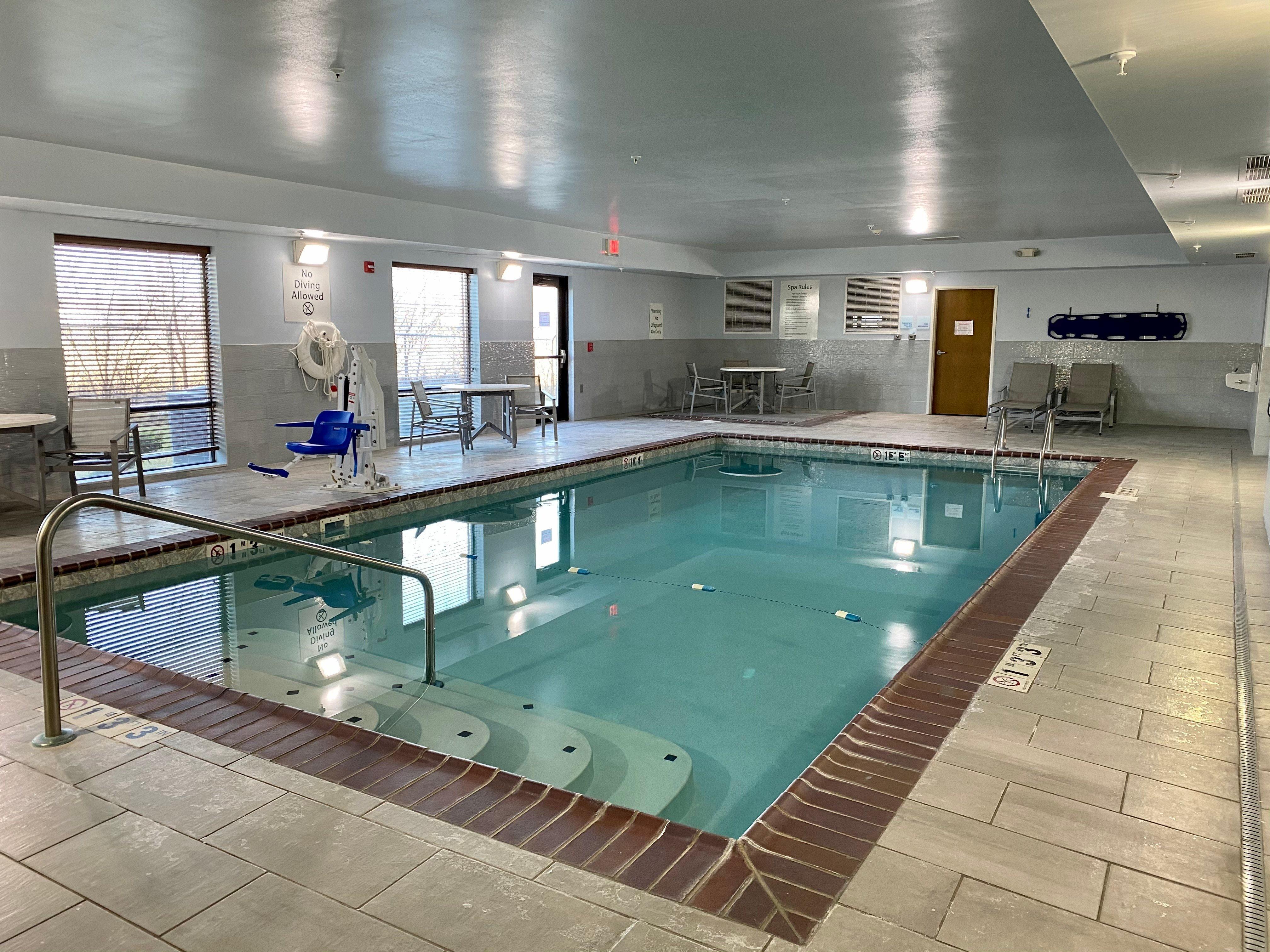 Holiday Inn Express Sidney By Ihg Exteriör bild