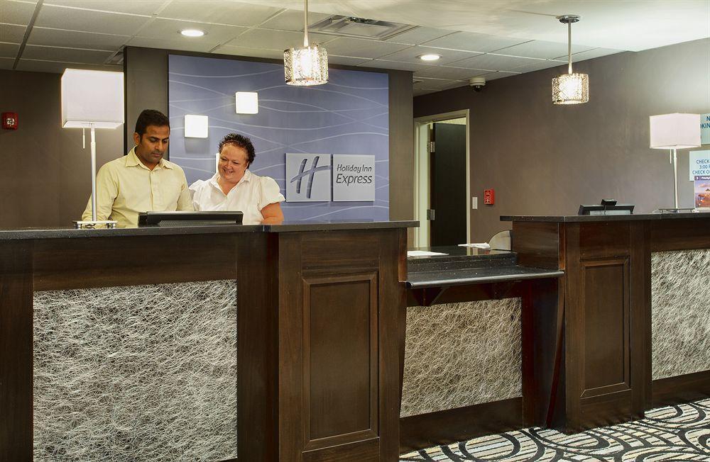 Holiday Inn Express Sidney By Ihg Exteriör bild